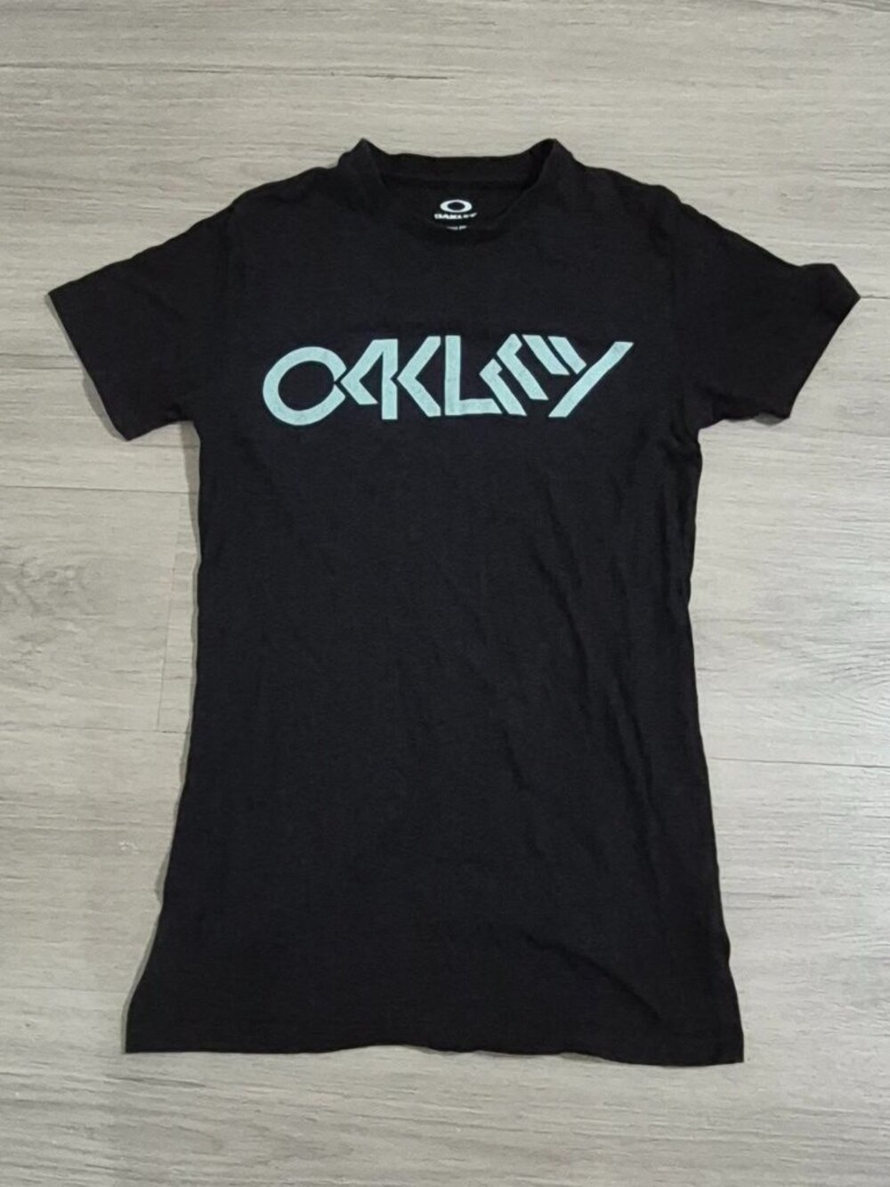 Oakley Black Graphic T-Shirt – Slim Fit Womans S/P